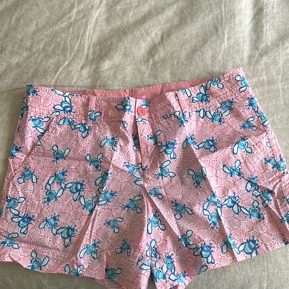 Lilly Pulitzer bee print short - Picture 1 of 3